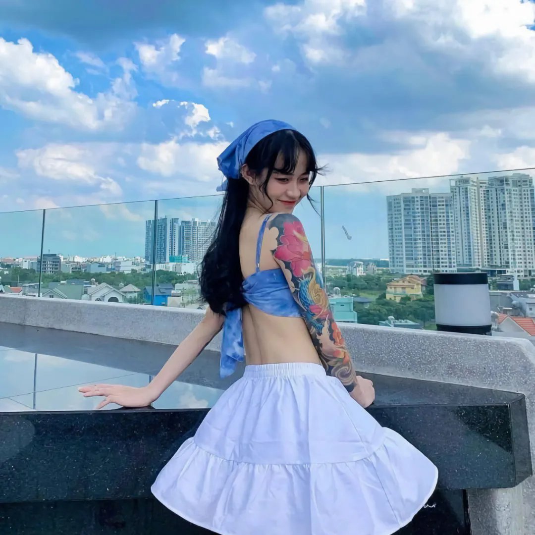 异翡冲天